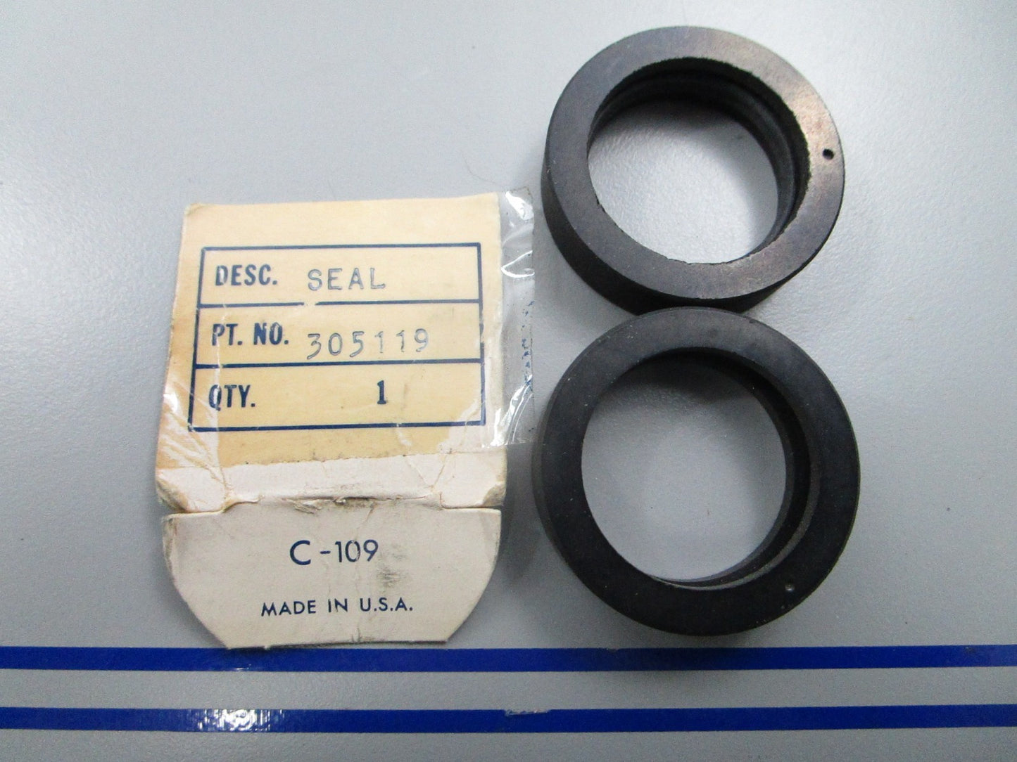*NEW OEM* (LOT OF 2) 0810 OMC Johnson Evinrude Seal 305119 0305119