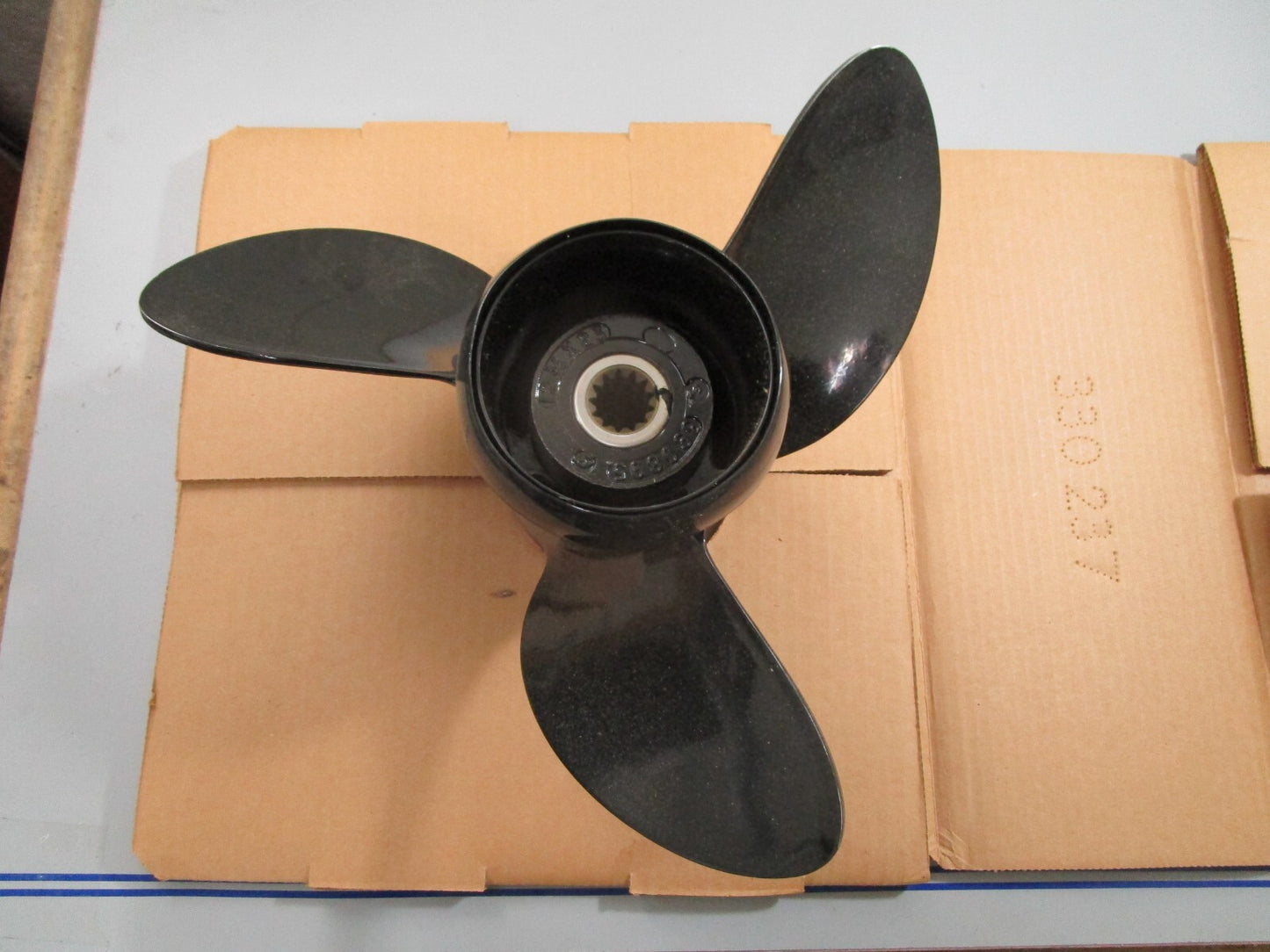 *NEW OEM* 0820 OMC Johnson Evinrude 12¾×23 Propeller 390895 0390895