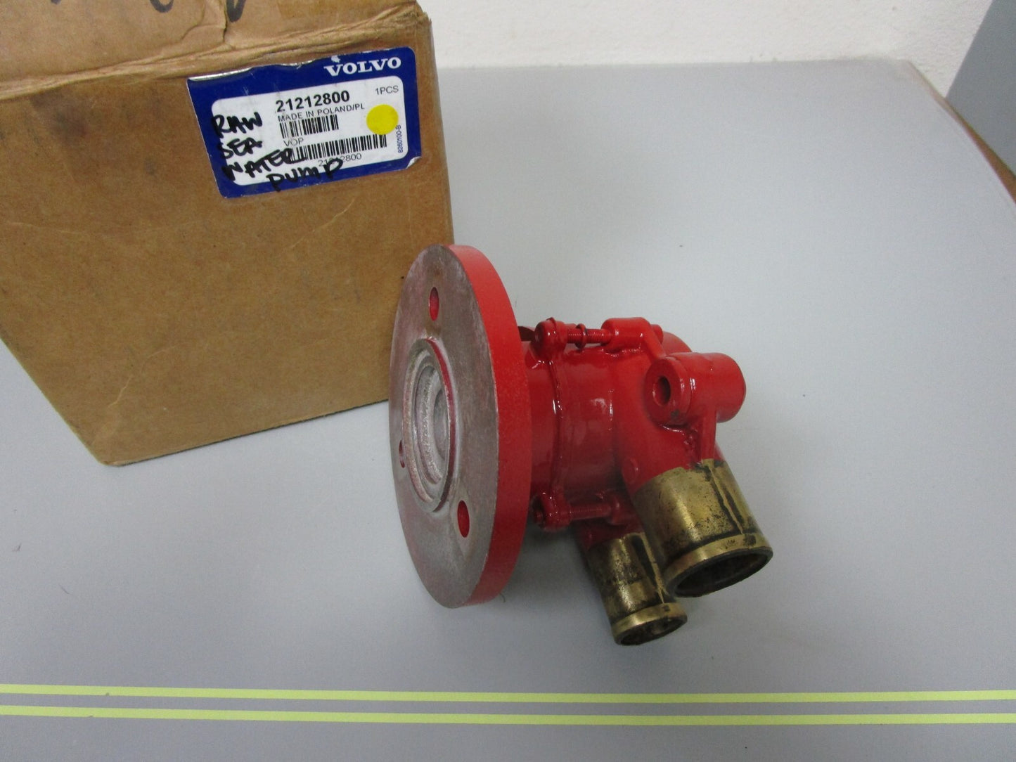 *NEW OEM* 0720 Volvo Penta Raw Sea Water Pump 21212800