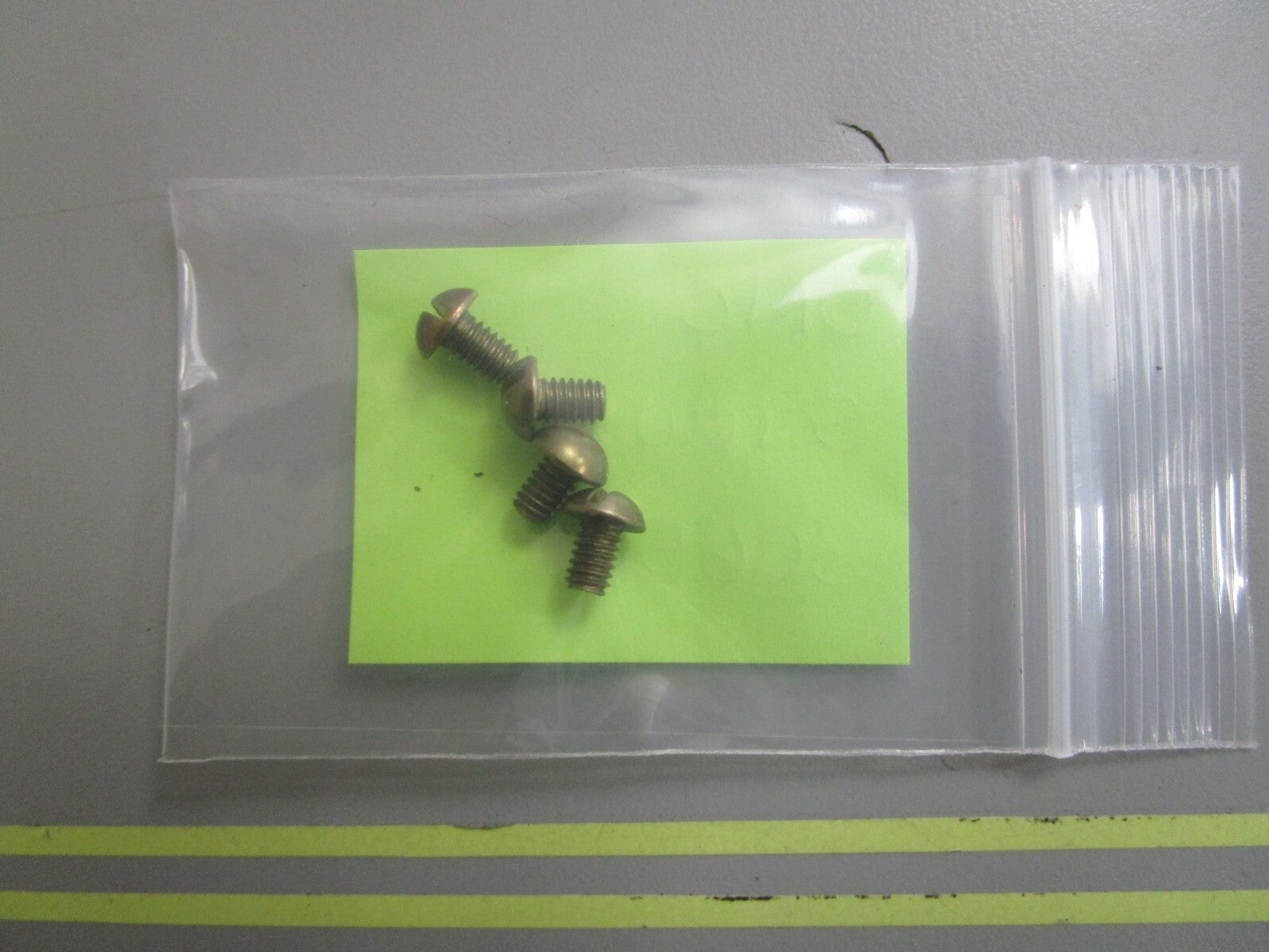 *NEW OEM* (LOT OF 4) 0770 OMC Johnson Evinrude Screw 306559 0306559