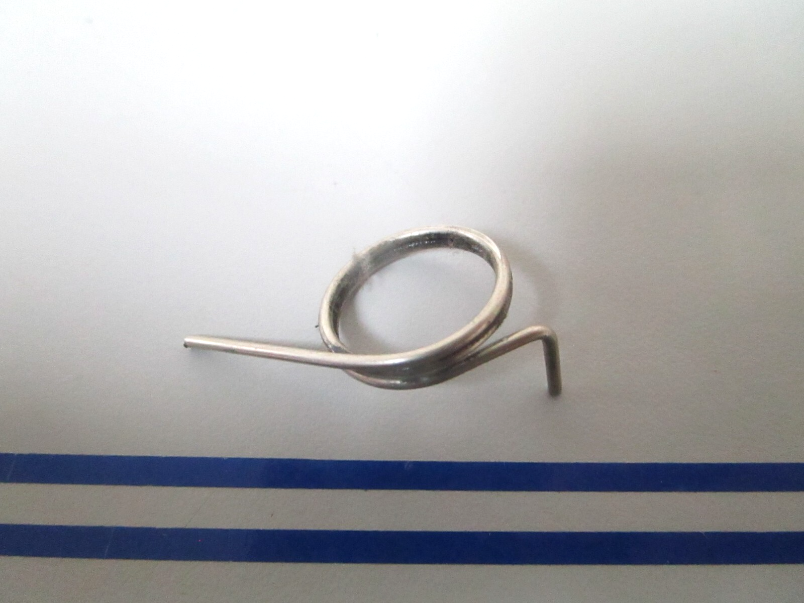 *NEW OEM* 0810 OMC Johnson Evinrude Spring 322122 0322122