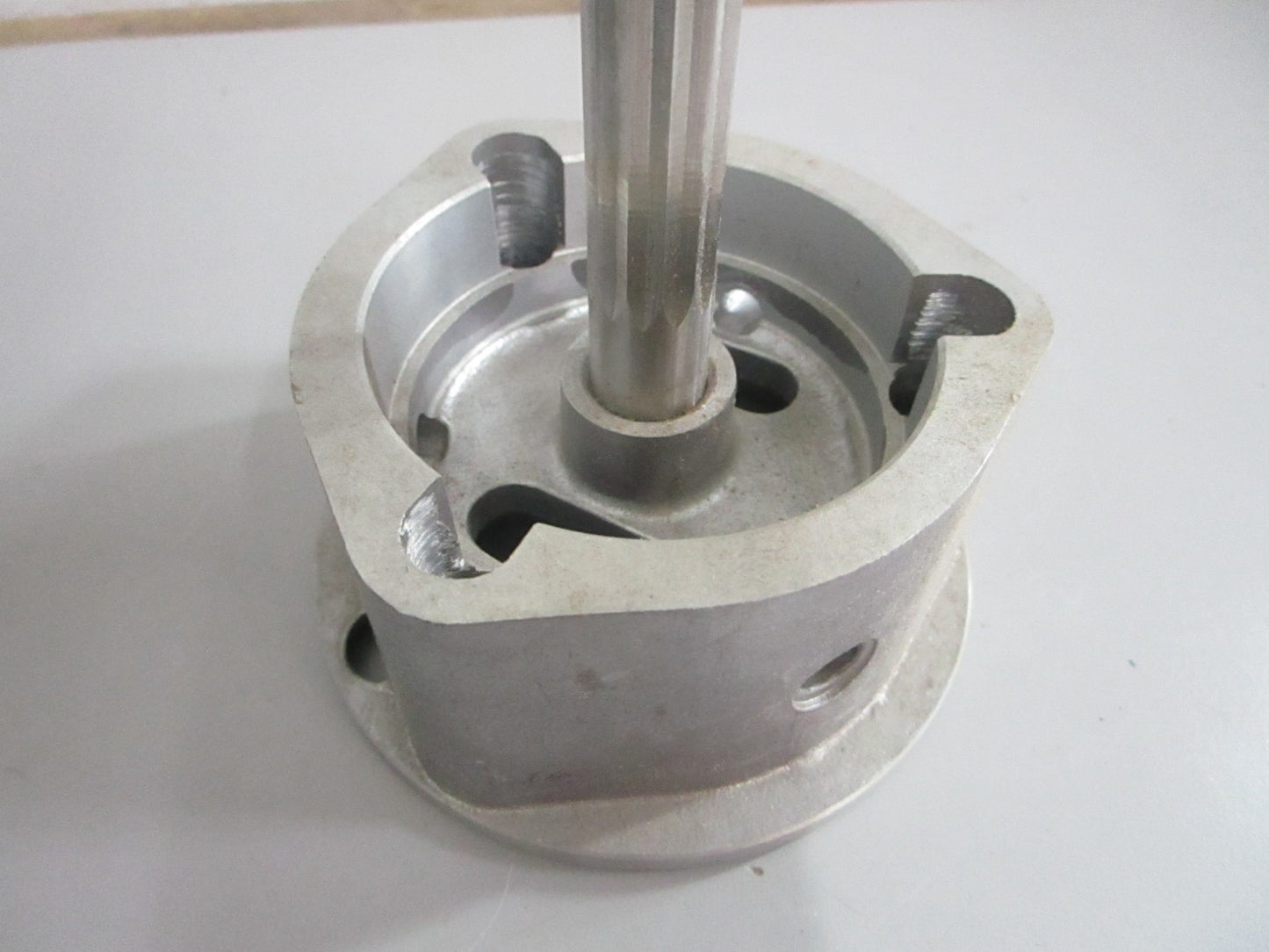*NEW OEM* 0820 Volvo Penta Bearing Housing 841314