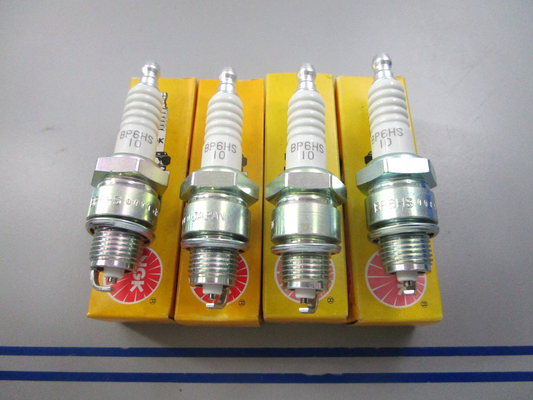 NEW (LOT OF 4) BP6HS-10 NGK Spark Plug 0810