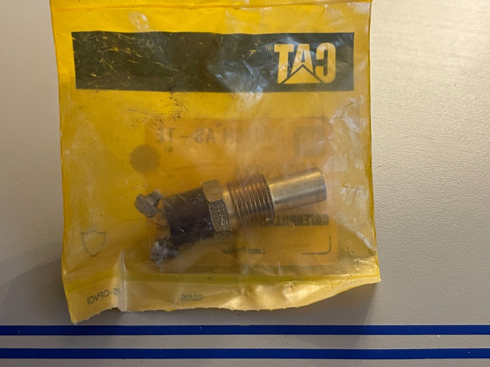 NEW OEM 203-3221 CAT Caterpillar Temperature Switch Assembly 0720
