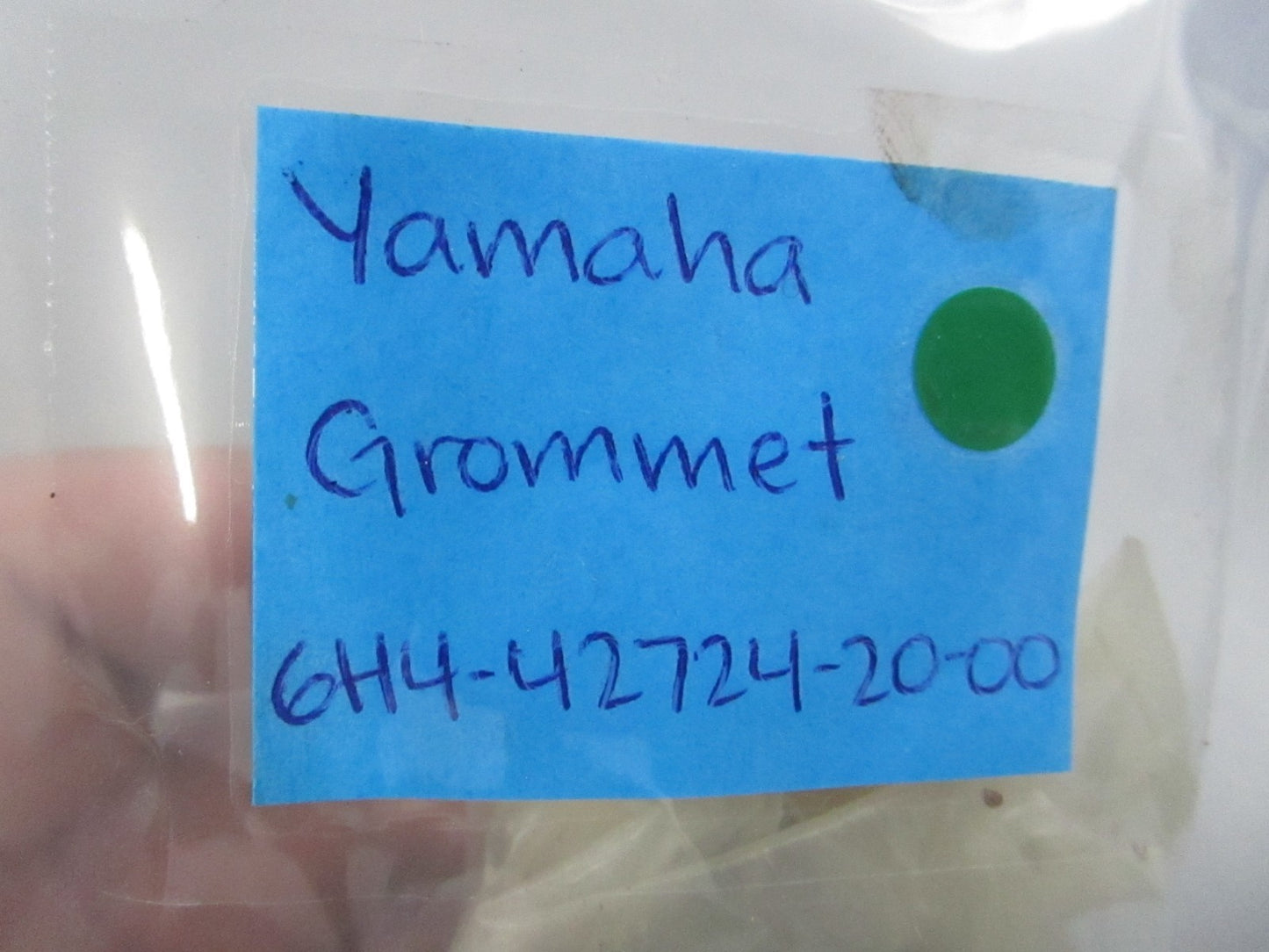 NEW OEM 6H4-42724-20-00 Yamaha Grommet 0810