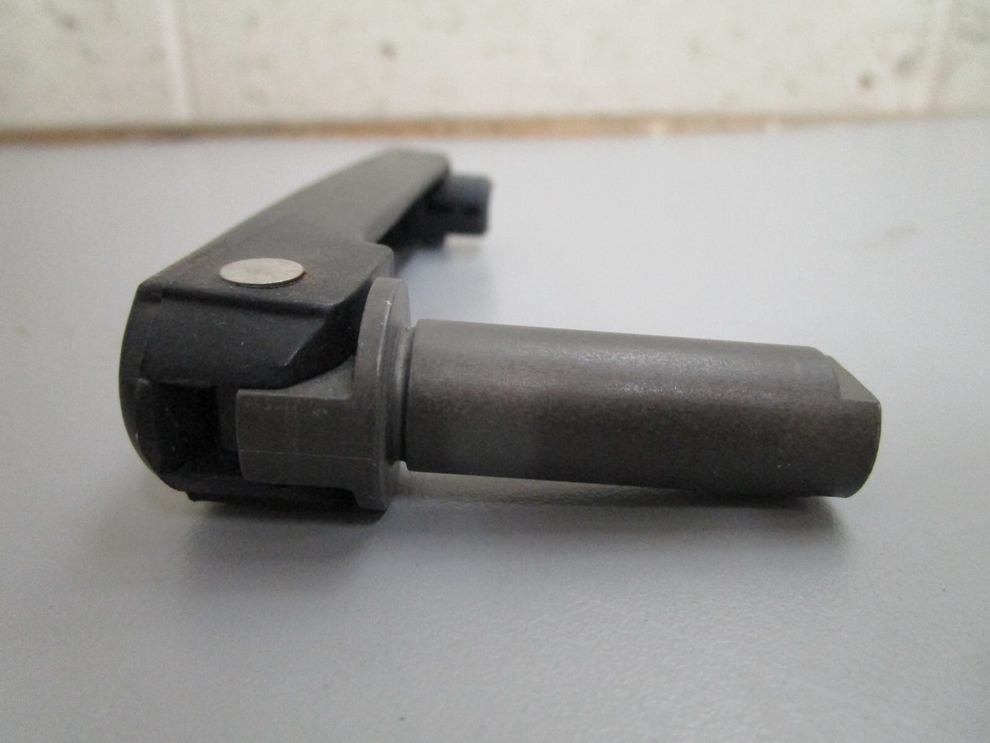 *NEW OEM* 0820 OMC Johnson Evinrude Latch Handle 435026 0435026