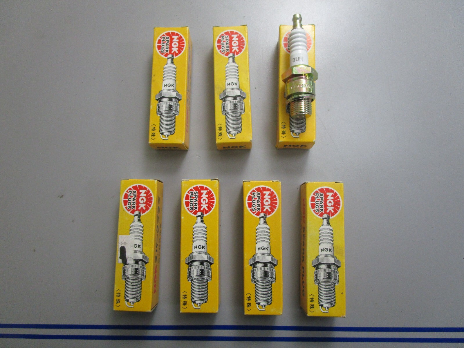 *NEW* (LOT OF 7) 0810 NGK Spark Plug BUH