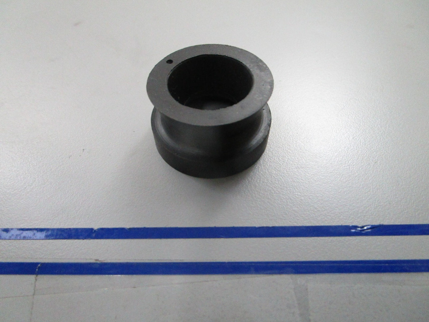 *NEW OEM* 0810 OMC Johnson Evinrude Grommet 338601 0338601