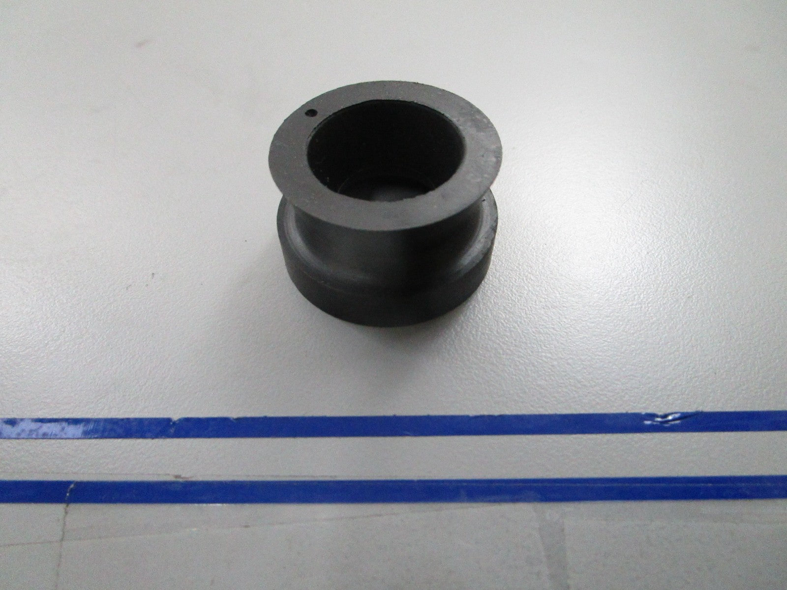 *NEW OEM* 0810 OMC Johnson Evinrude Grommet 338601 0338601