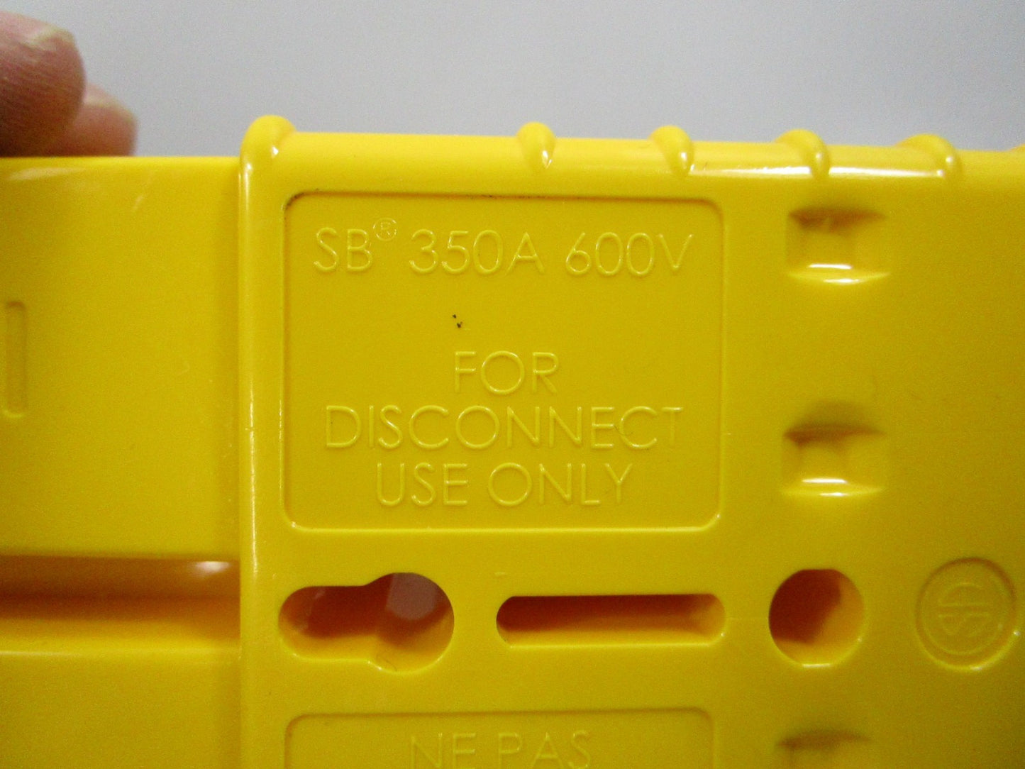 NEW OEM 914-BK Anderson Power SB 350A 600V Yellow Connector Housing 0810
