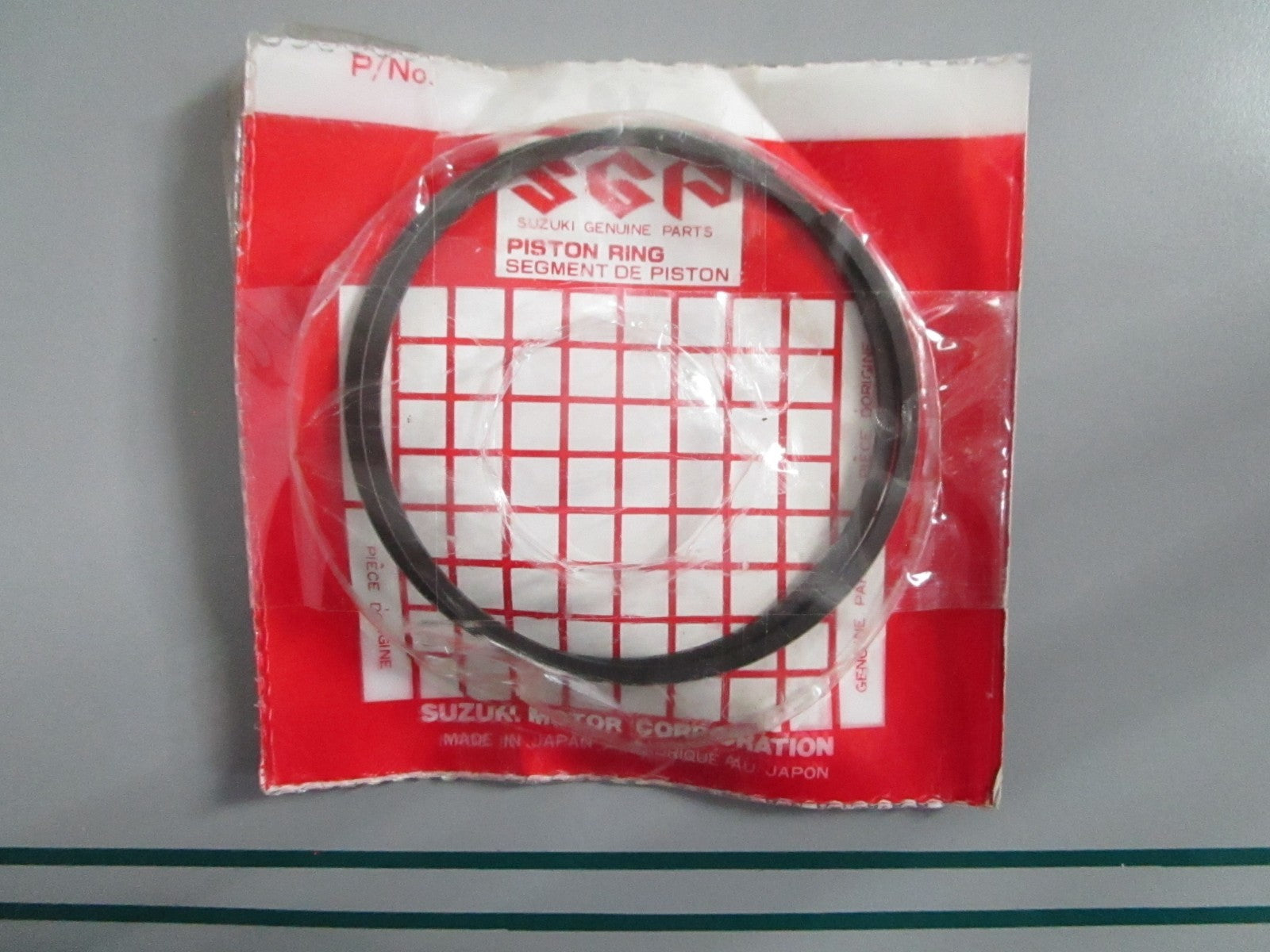 NEW OEM 12140-94400-050 Suzuki Piston Ring Set 0820