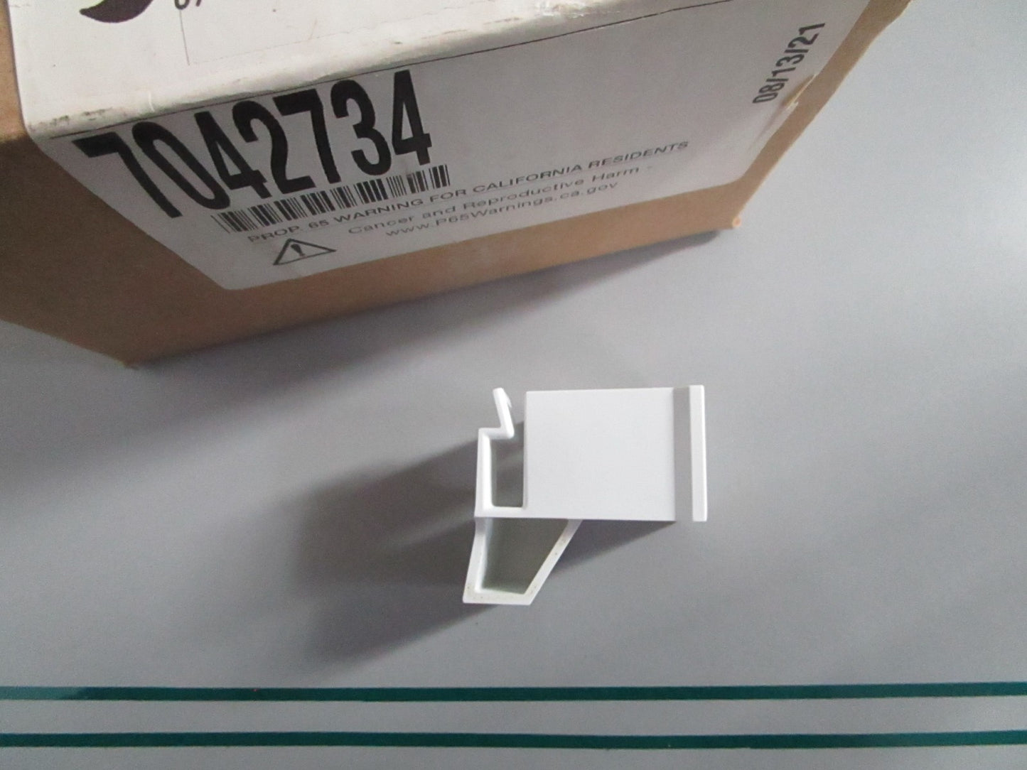 NEW OEM 7042734 Sub-Zero Wire Guide 0820