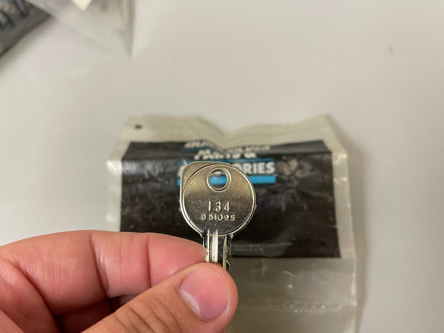 *NEW OEM* 0810 Mercury Quicksilver Key 30431134