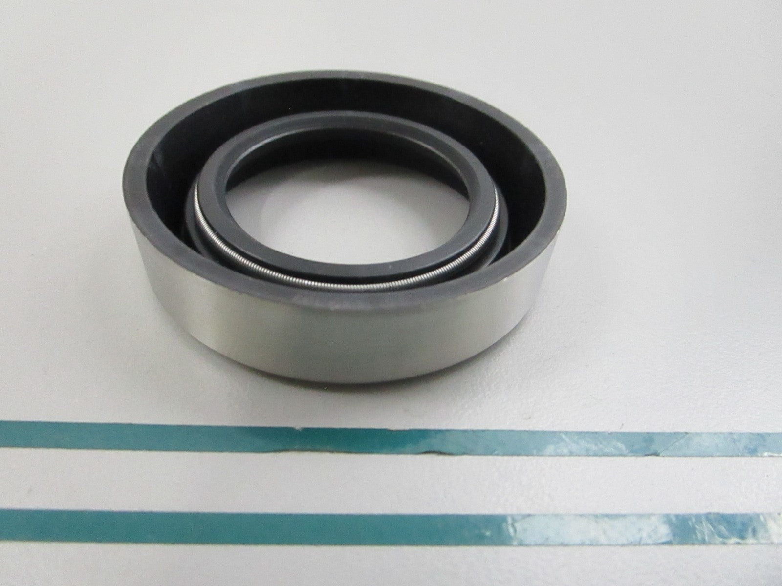 NEW OEM 3852548 OMC Johnson Evinrude Seal 0810
