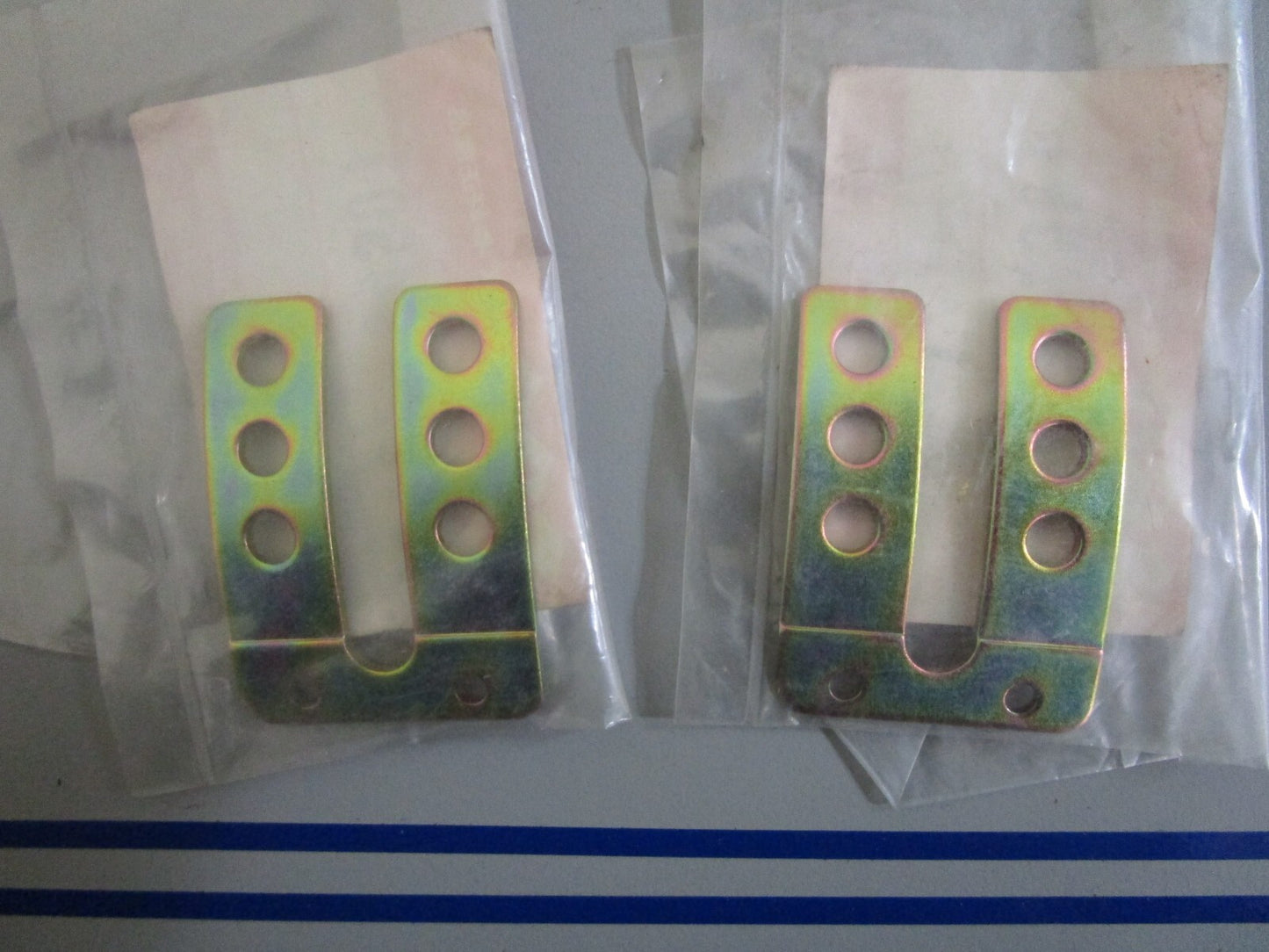 *NEW OEM* (LOT OF 2) 0810 Suzuki Reed Valve Stopper 13152-94501