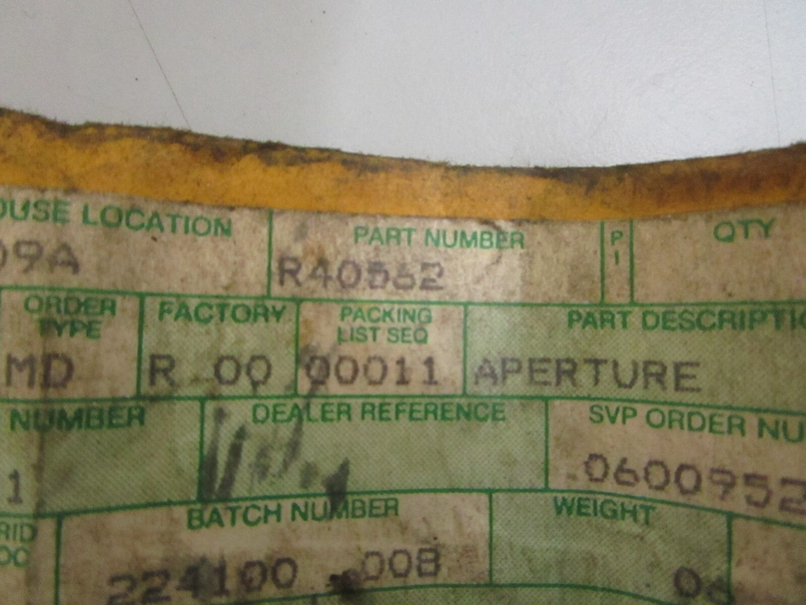 *NEW OEM* 0820 John Deere Aperture R40562