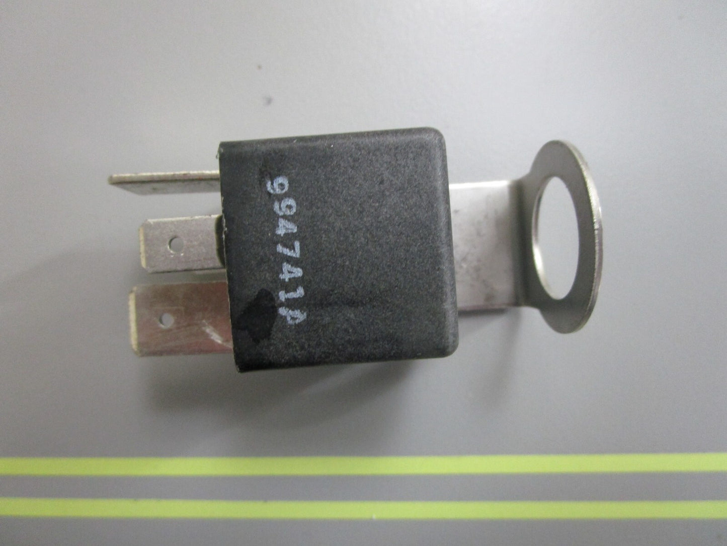 *NEW OEM* 0810 OMC Johnson Evinrude Relay 586233 0586233