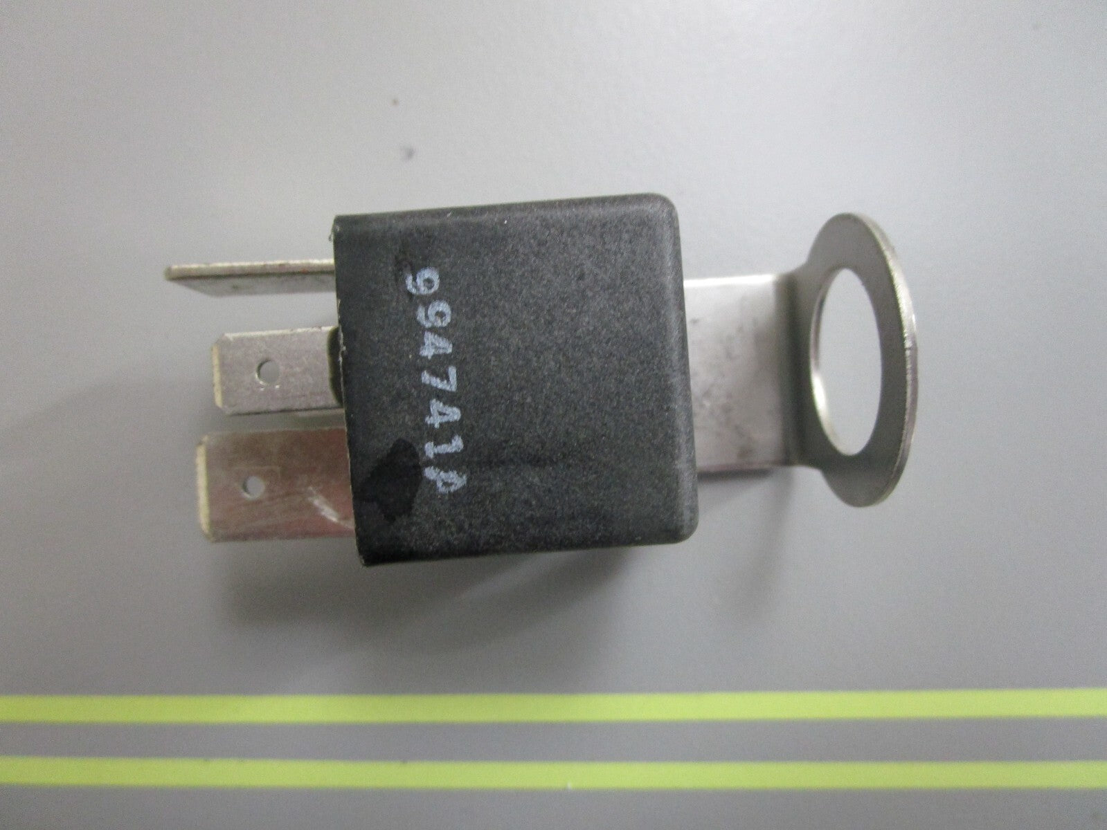 *NEW OEM* 0810 OMC Johnson Evinrude Relay 586233 0586233