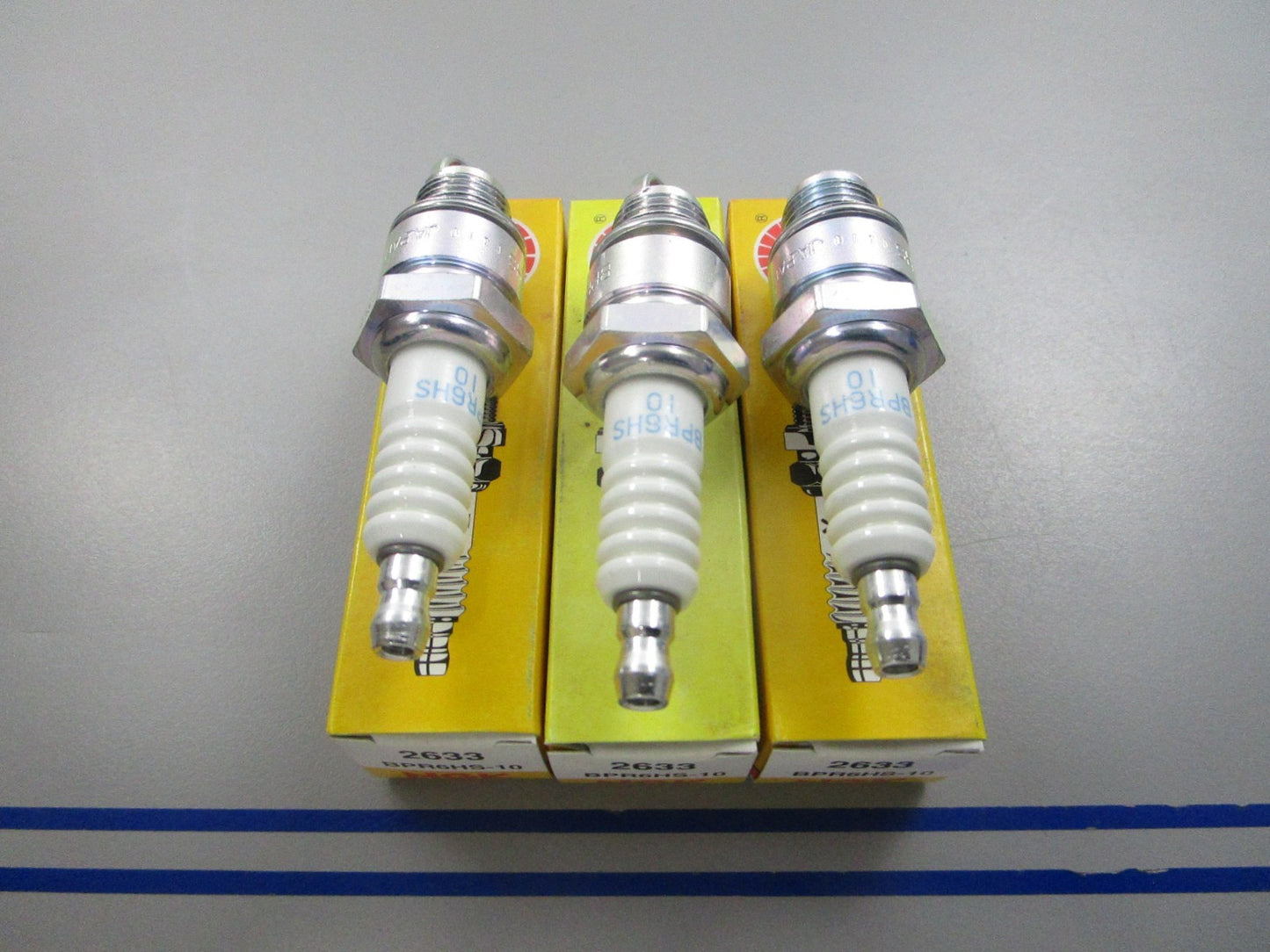 NEW (LOT OF 3) BPR6HS-10 NGK Spark Plug 0810