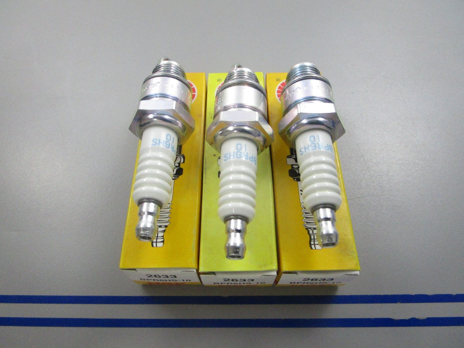 NEW (LOT OF 3) BPR6HS-10 NGK Spark Plug 0810