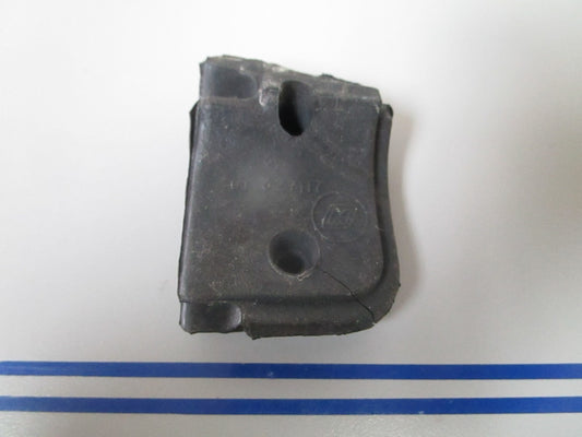 *NEW OEM* 0720 OMC Johnson Evinrude Grommet 327117 0327117