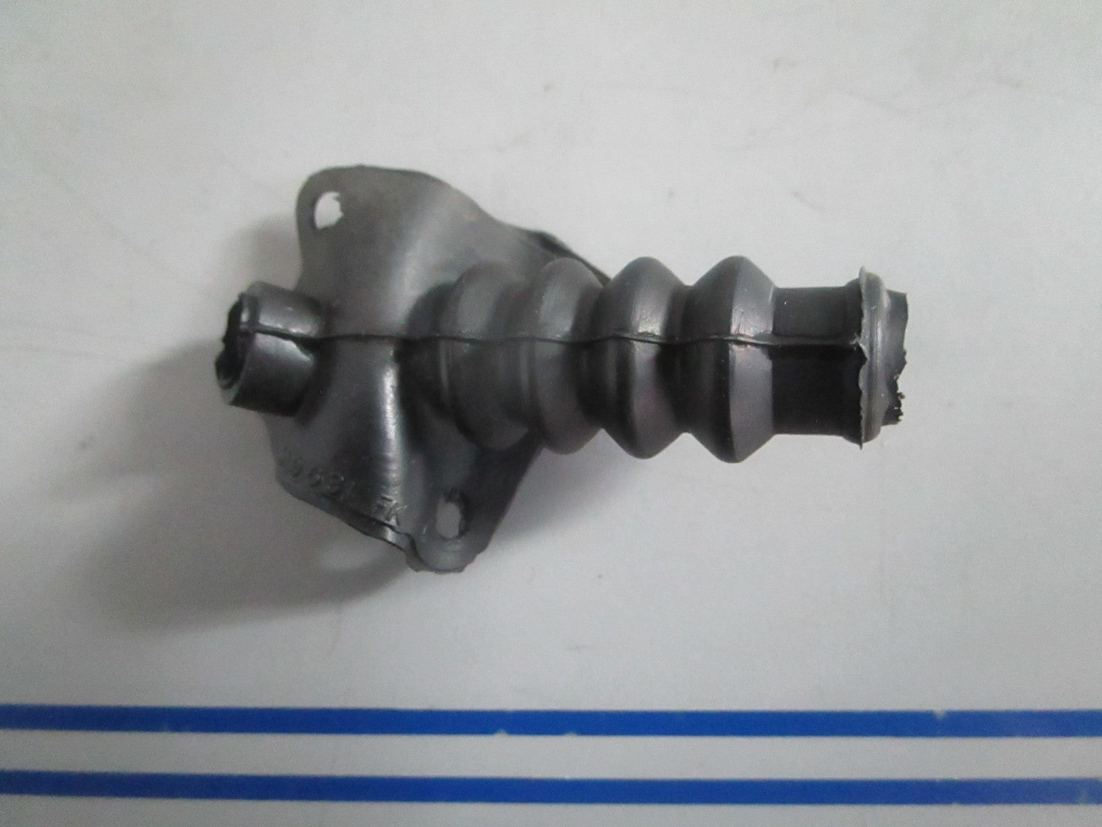 NEW OEM 309631 0309631 OMC Johnson Evinrude Rubber Shift Boot 0820