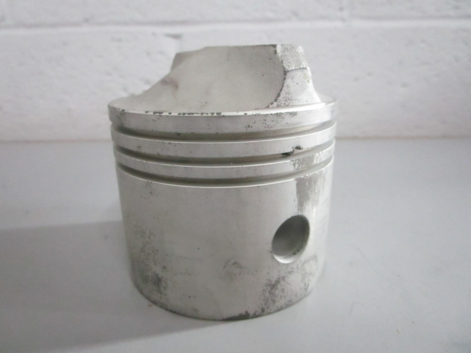 NEW OEM 380569 0380569 OMC Johnson Evinrude Piston 0820