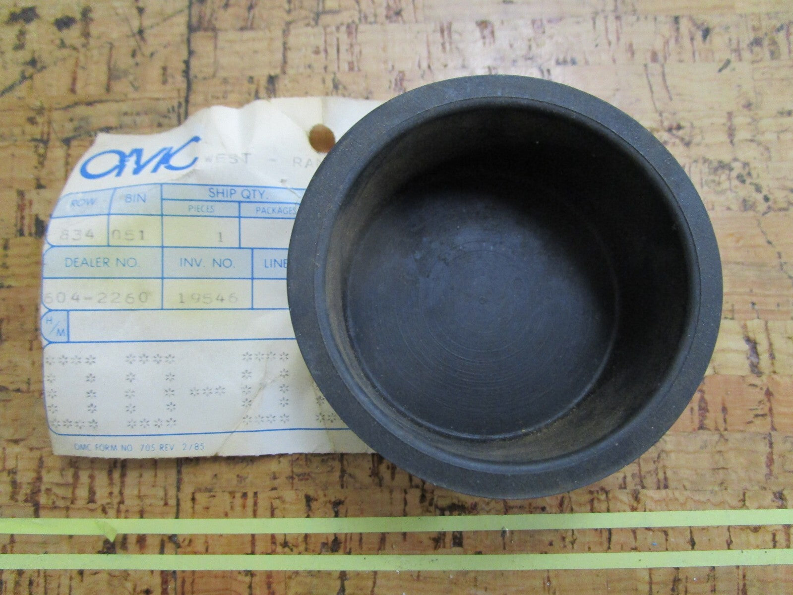 *NEW OEM* 0810 OMC Johnson Evinrude Rubber Cap 908049 0908049