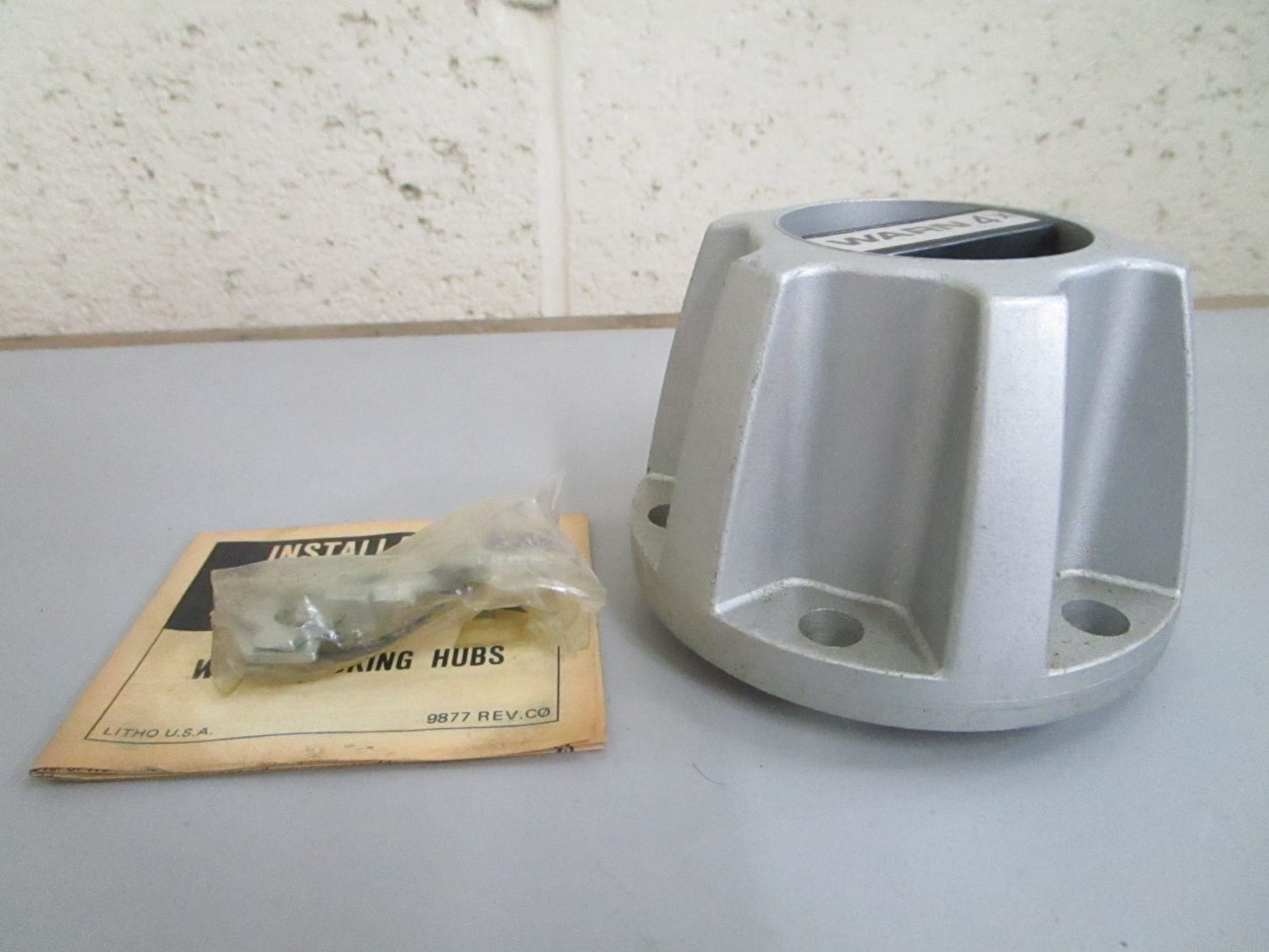 *NEW OEM* 0820 Bobcat Lock Nut 6633565