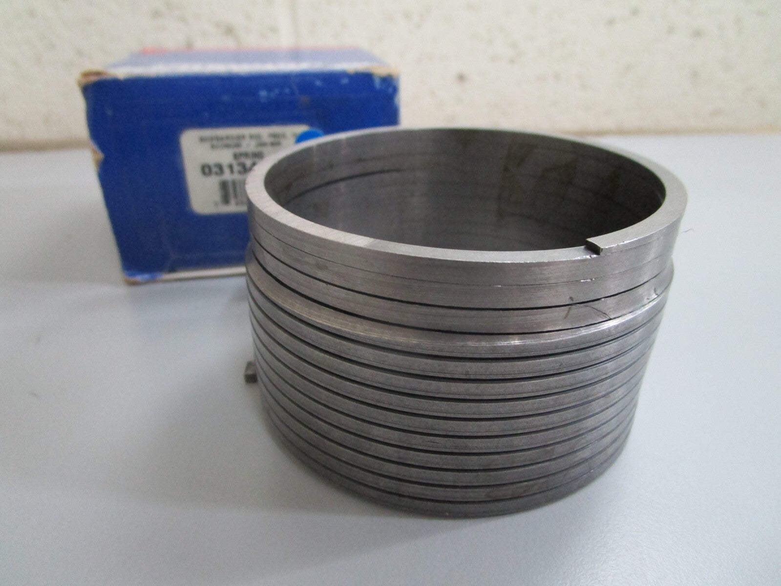 *NEW OEM* 0820 OMC Johnson Evinrude Spring 313455 0313455