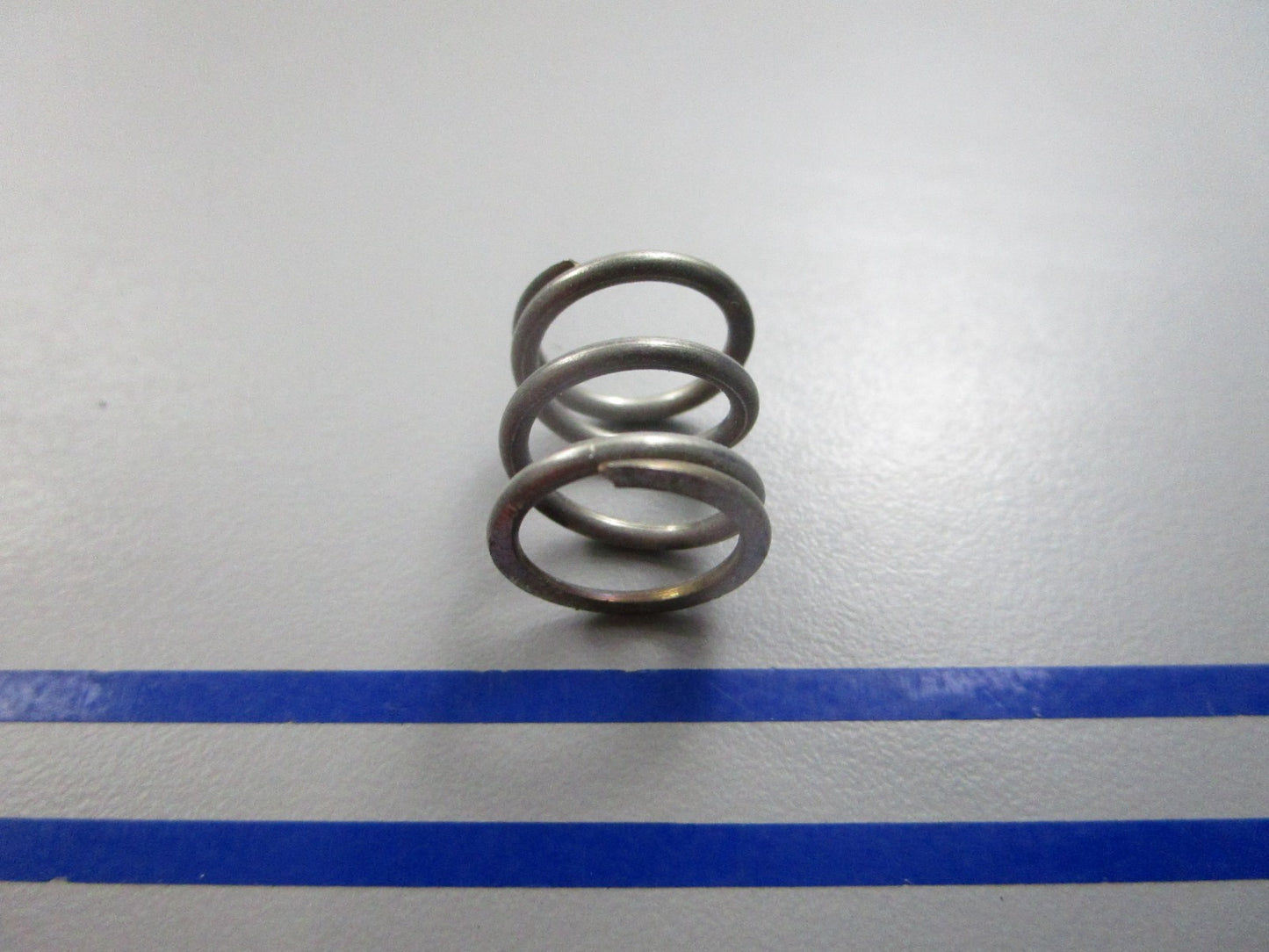 NEW OEM 336179 0336179 OMC Johnson Evinrude Spring 0810