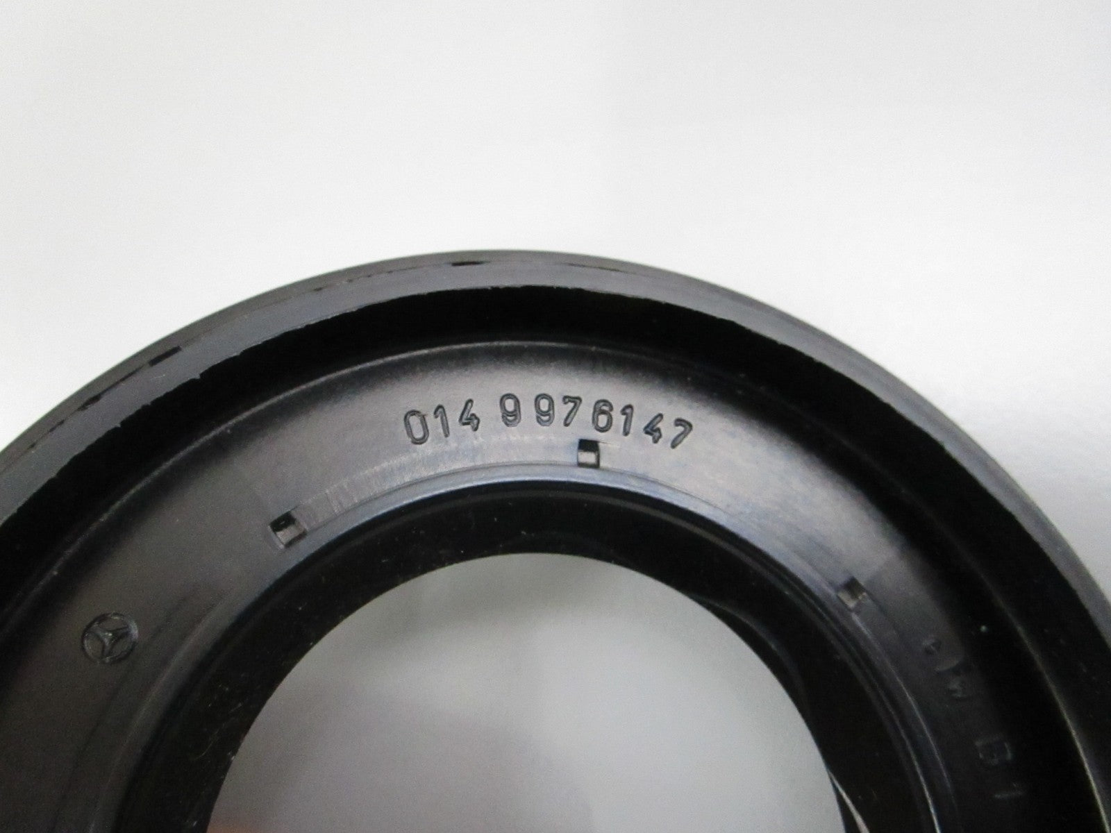 NEW OEM 0229979847 Mercedes-Benz Seal 0810