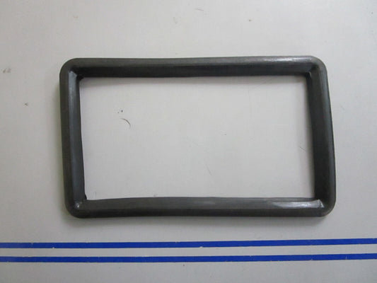*NEW OEM* 0810 Volvo Penta Sealing Strip 831902