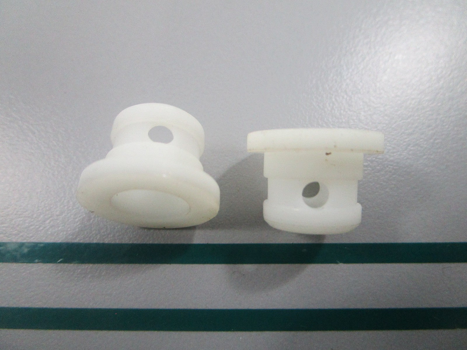 NEW OEM (LOT OF 2) 325074 0325074 OMC Johnson Evinrude Bushing 0810