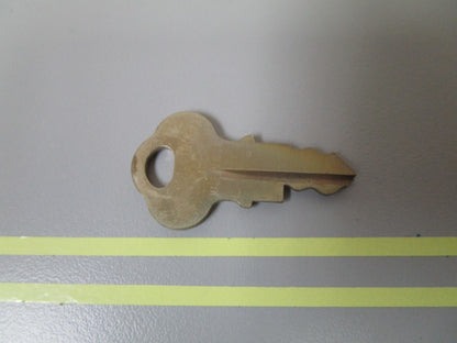 *NEW OEM* 0810 OMC Johnson Evinrude Ignition Key KF33 501548 0501548