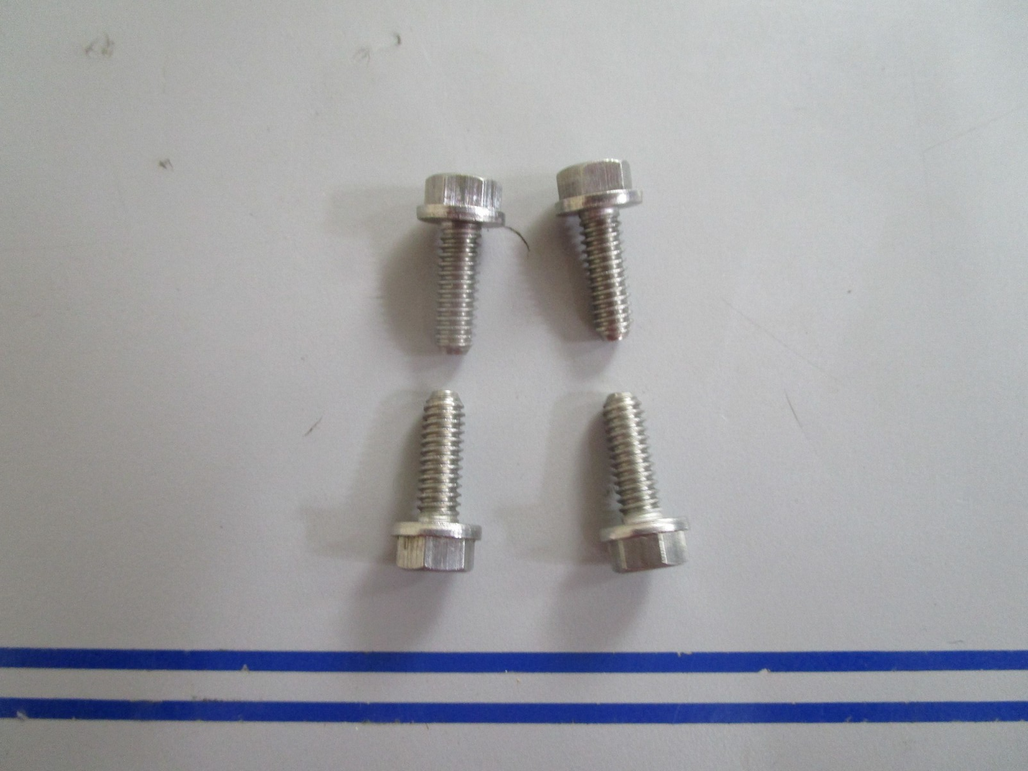 *NEW OEM* (LOT OF 4) 0770 OMC Johnson Evinrude Screw 328744 0328744