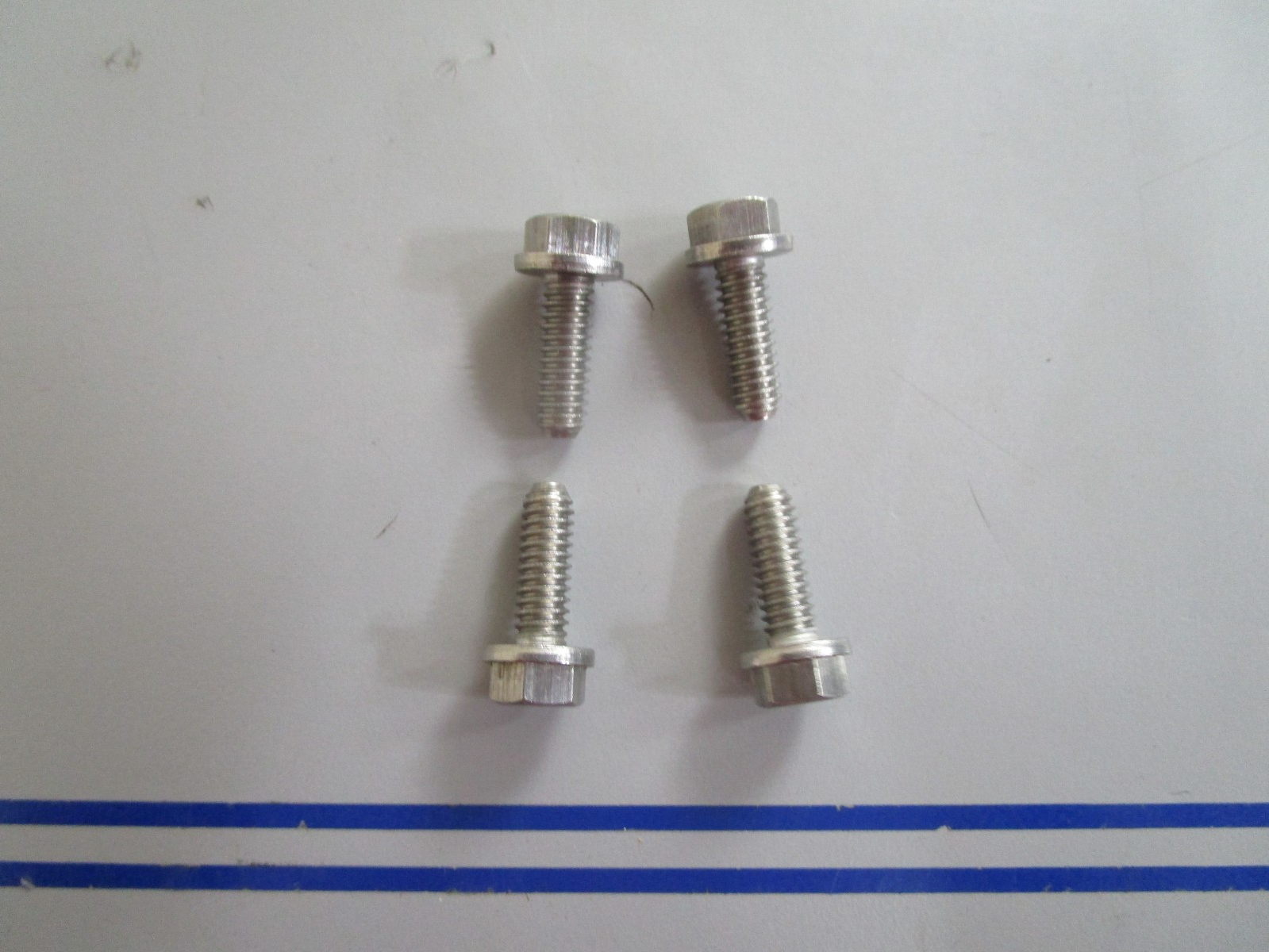 *NEW OEM* (LOT OF 4) 0770 OMC Johnson Evinrude Screw 328744 0328744