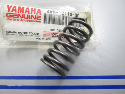 NEW OEM 4WM-12114-00-00 Yamaha Outer Valve Spring 0810