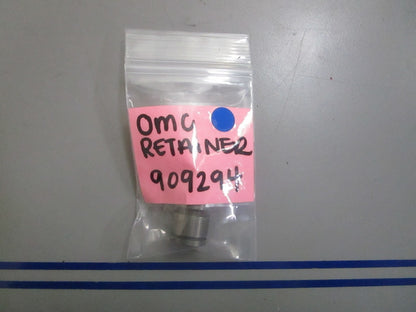 *NEW OEM* 0810 OMC Johnson Evinrude Retainer 909294 0909294
