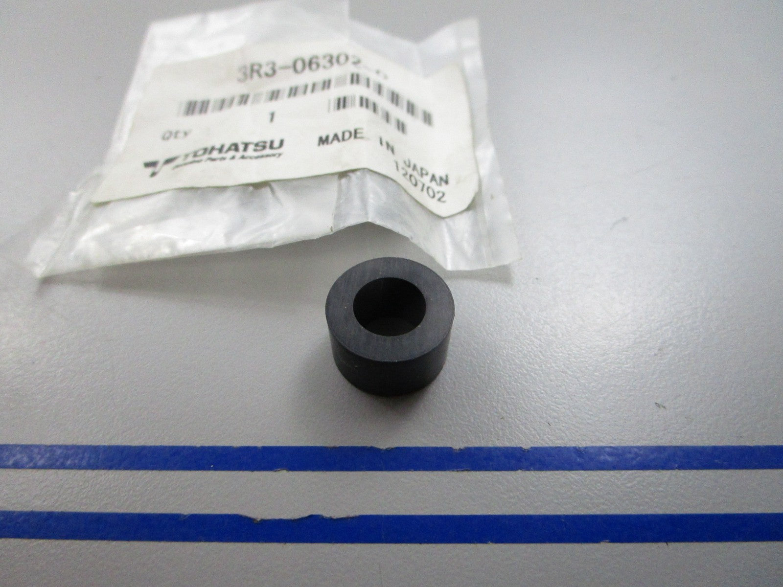 NEW OEM 3R3-06302-0 3R3063020 Tohatsu Rubber Mount 0810