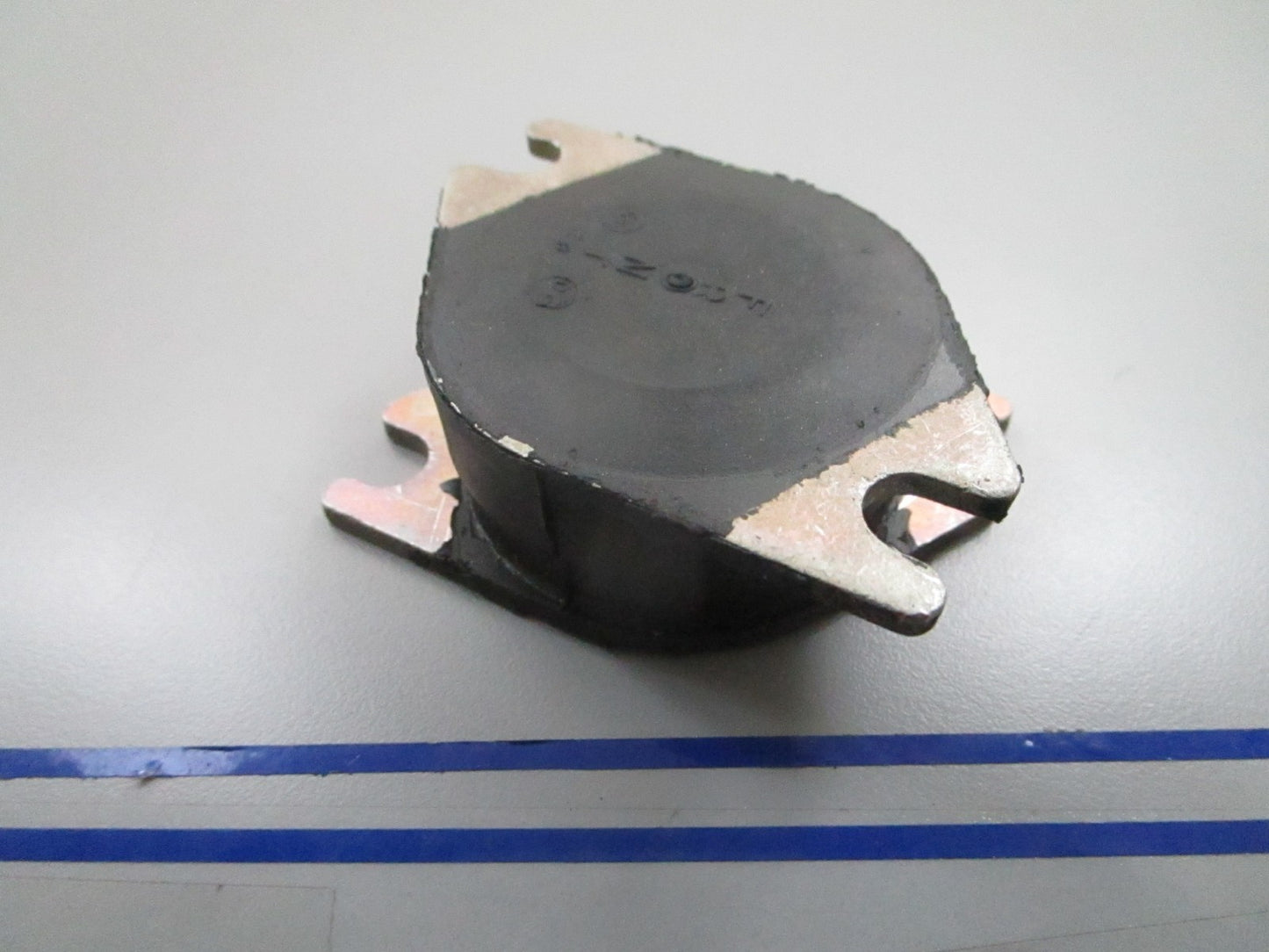 *NEW OEM* 0810 Mercury Force Shock Mount F183346-1