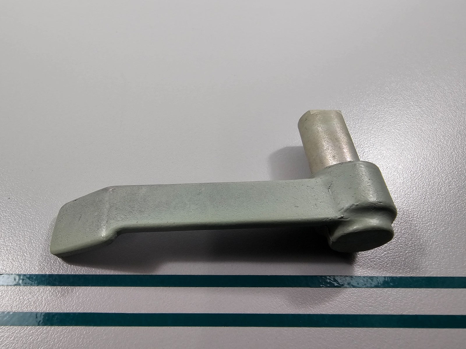 NEW OEM 321318 0321318 OMC Johnson Evinrude Latch Handle 0810