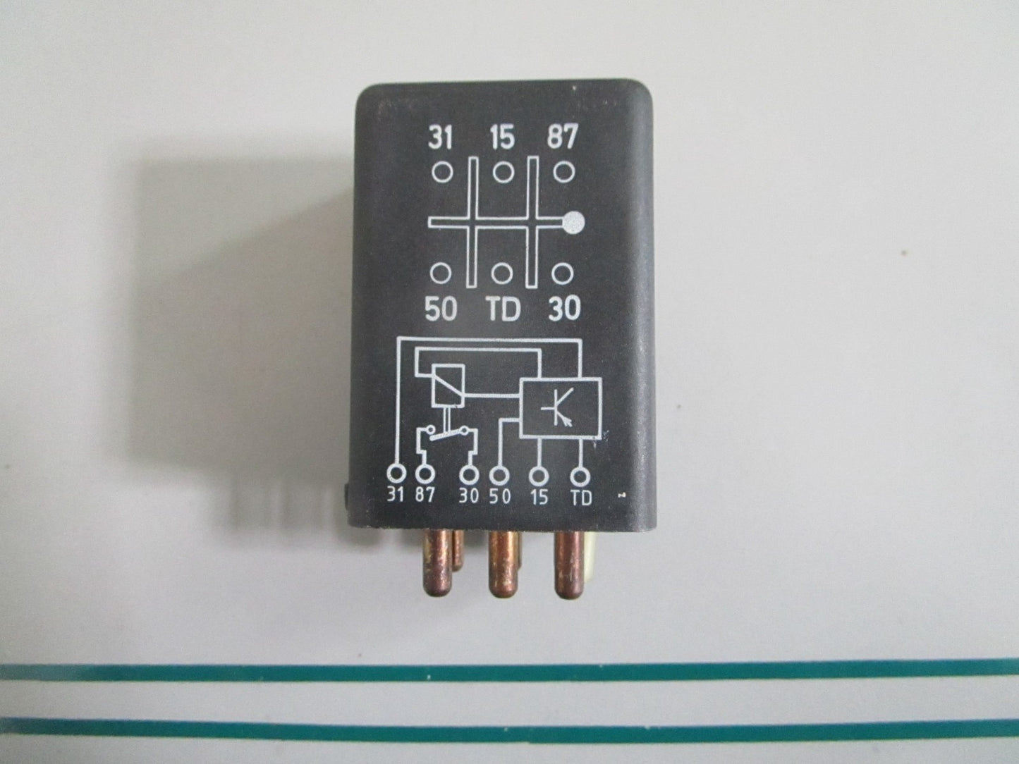 NEW OEM 0015450605 Mercedes-Benz Fuel Pump Relay 0820