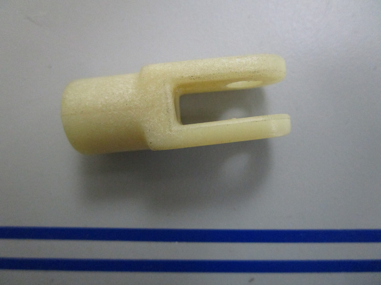 *NEW OEM* 0820 OMC Johnson Evinrude Yoke 318567 0318567