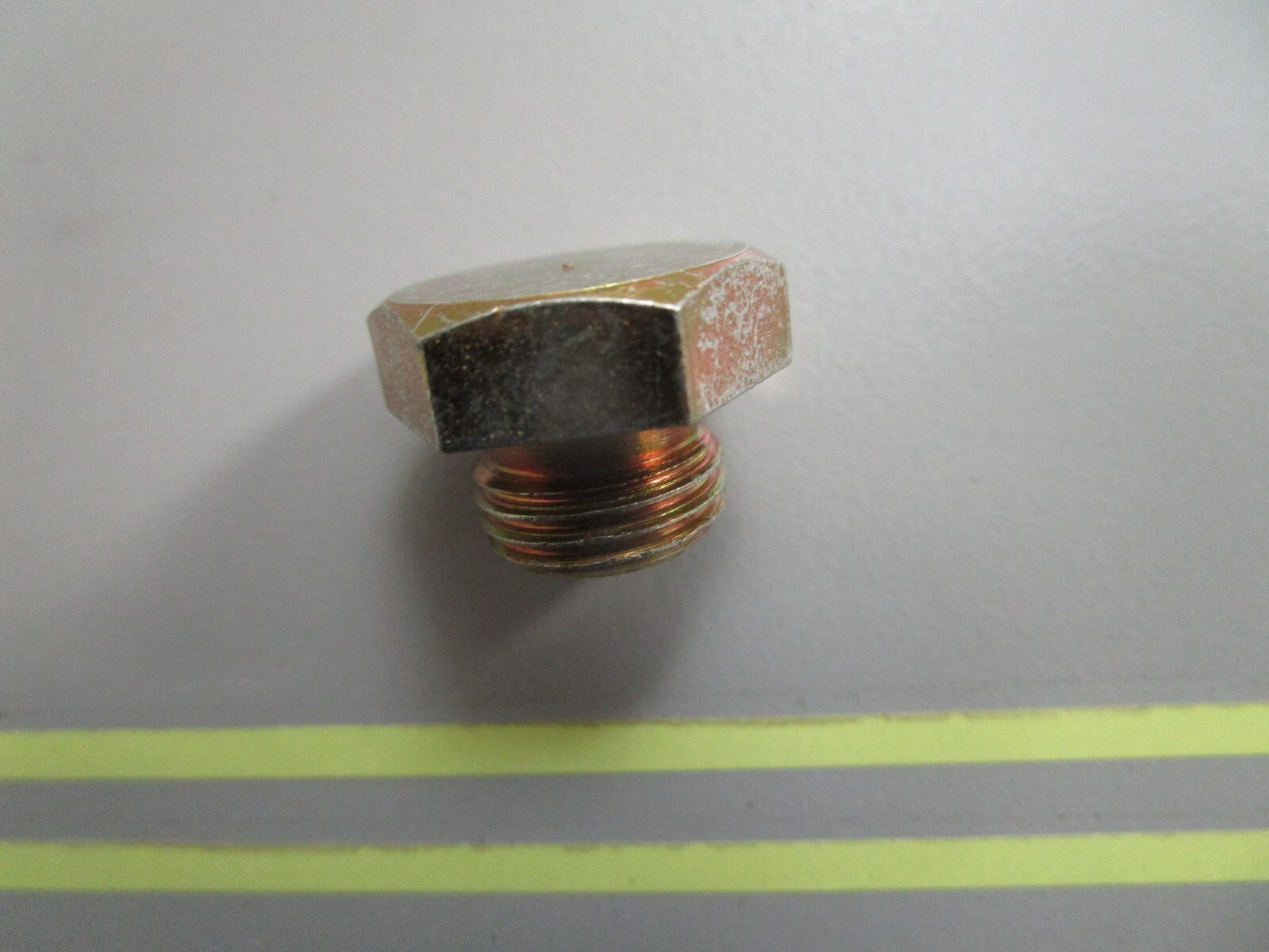 *NEW OEM* 0810 Volvo Penta Plug 914390