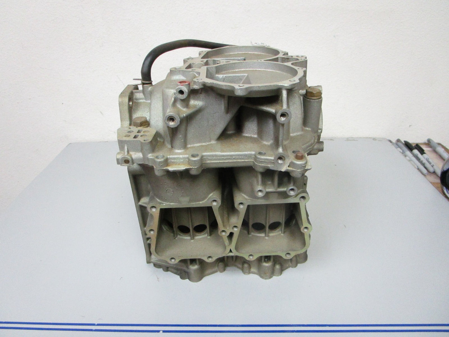 *NEW OEM* 0720 OMC Johnson Evinrude 83' 84' 85' 86' 40hp Cylinder Crankcase