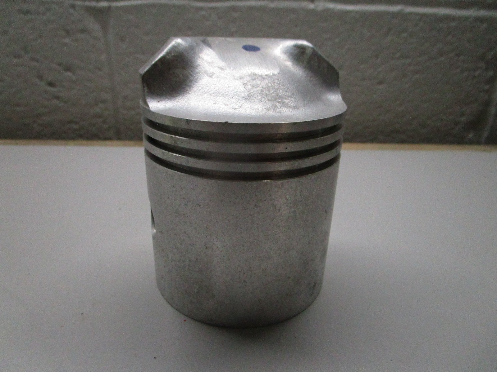 *NEW OEM* 0820 OMC Johnson Evinrude Piston 376829 0376829 304320