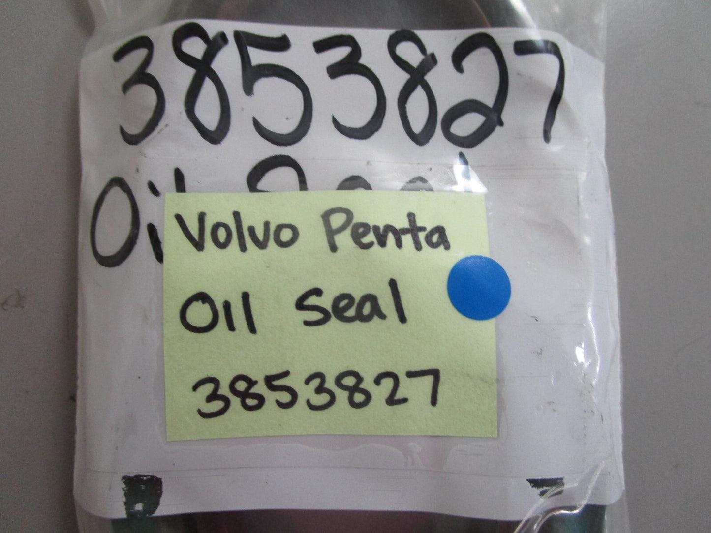 *NEW OEM* 0810 Volvo Penta Oil Seal 3853827