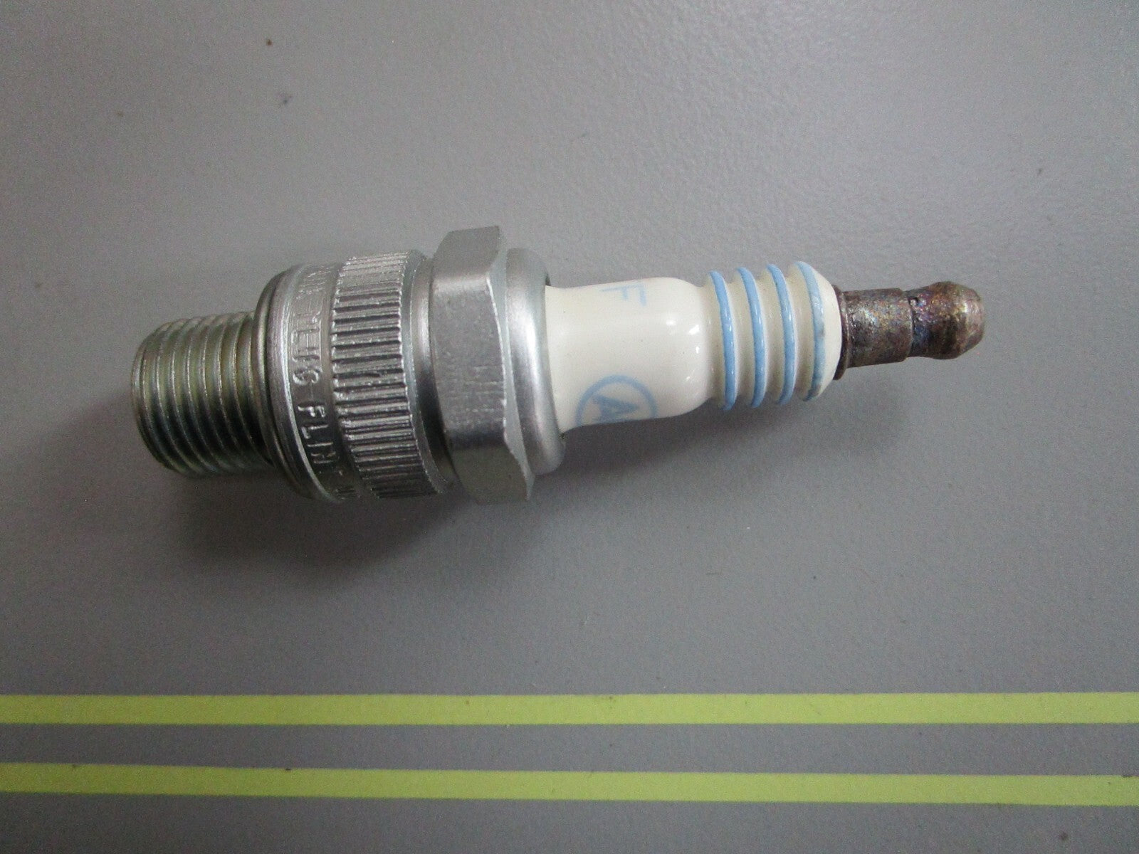 *NEW* 0820 AC Delco Spark Plug M40FF