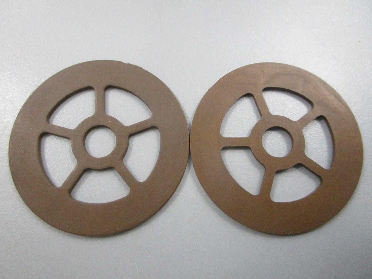 NEW OEM (LOT OF 2) 338879 0338879 OMC Johnson Evinrude Fuel Pump Gasket 0810